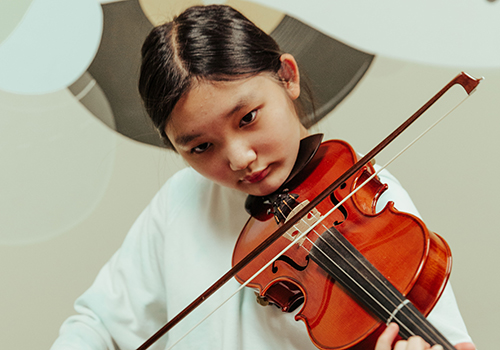 A girl playing violin